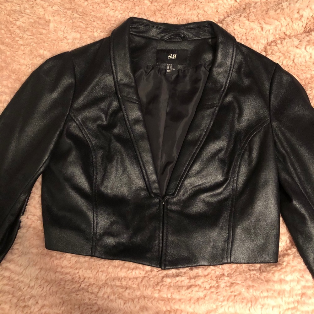💖Cropped black H&M blazer💖